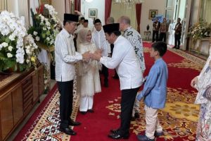 Presiden Jokowi Berlebaran Bersama Masyarakat di Istana