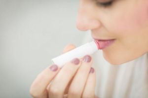 Manfaat Lip Balm untuk Kesehatan Bibir