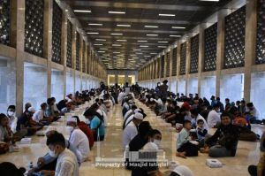 Masjid Istiqlal Siapkan 6.000 Takjil Selama Ramadan