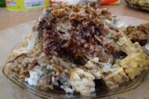 Resep Nasi Lengko Sederhana Khas Rumahan: Kuliner Indonesia yang Enak dan Nikmat