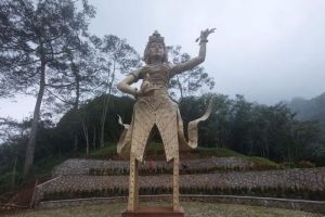Patung Raksasa Dewi Kencana di Pakis Hills Puncak Bogor