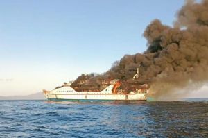 Kapal Pesiar Terbakar