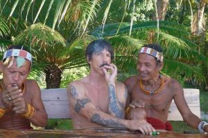 Anthony Kiedis, Vokalis Red Hot Chili Peppers Nongkrong Bareng Suku Mentawai