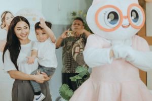 Rayakan Ulang Tahun Anak, Nikita Willy Gelar 'Bermain Bersama Issa' di Panti Asuhan