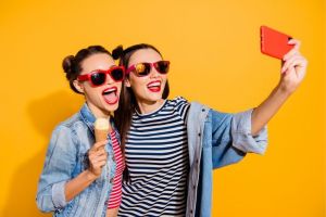 Budaya Selfie Mendorong Lebih Banyak Orang Melakukan Operasi Plastik
