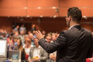 Cara Membangun Kepercayaan Diri dalam Public Speaking