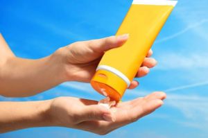 Jangan Lakukan 5 Kesalahan Memakai Sunscreen: Jaga Kesehatan Kulit