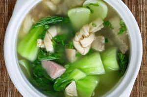 Resep Sup Bening Pokcoy Enak dan Sehat