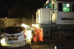 Kereta Api Sambar Minibus di Sidoarjo, Korban Terlempar Hingga 10 Meter