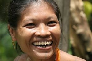 Mengenal Tradisi Unik Meruncingkan Gigi Suku Mentawai
