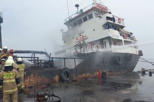Pengangkut BBM Meledak dan Terbakar di Pelabuhan Madura: Peristiwa Ngeri yang Membuat Gempar