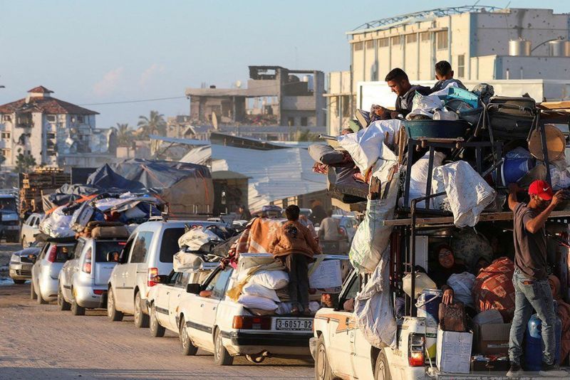 Warga meninggalkan Rafah