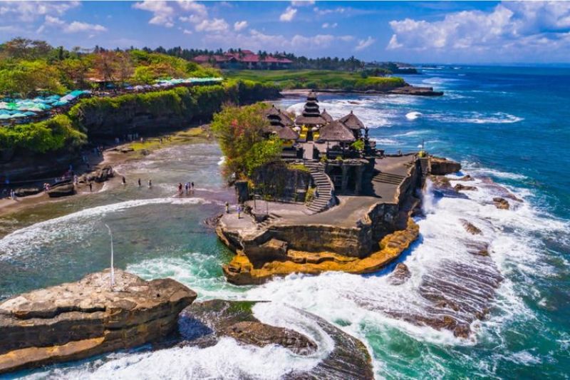 Menjelajahi Keindahan Alam Bali, Dari Pantai Eksotis hingga Hamparan Sawah Hijau