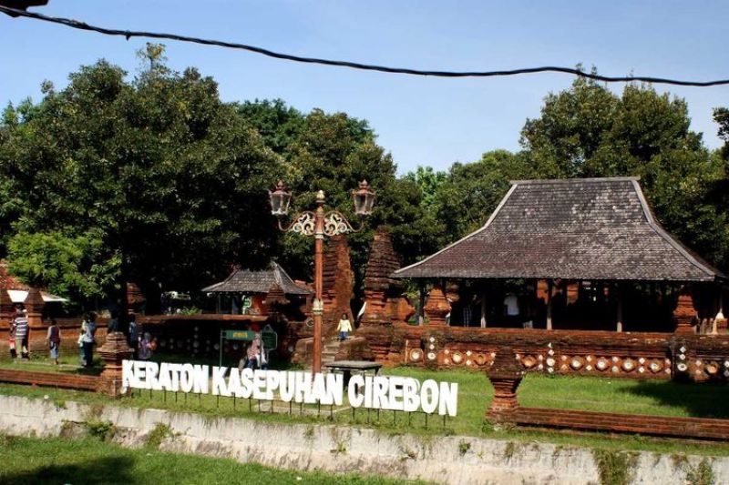 Menembus Sejarah di Keraton Kasepuhan Cirebon: Wisata Religi yang Cocok untuk Belajar Sejarah