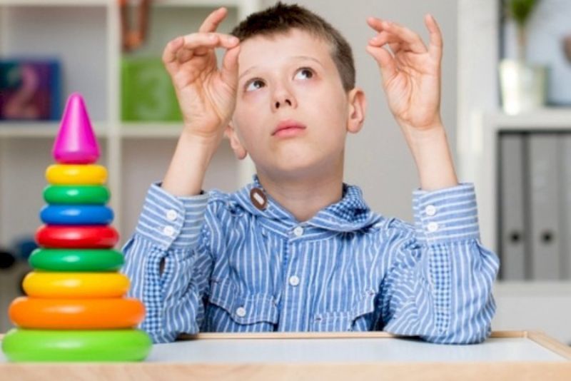 Mengenal 6 Tanda-tanda Awal Autisme pada Anak