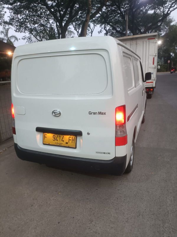 Sewa mobil grandmax blindvan